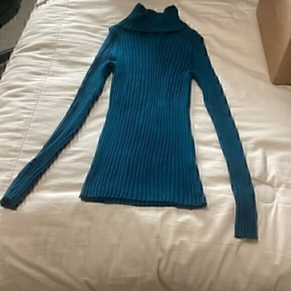 Turquoise woman’s size small ribbed fitted long sleeved turtleneck